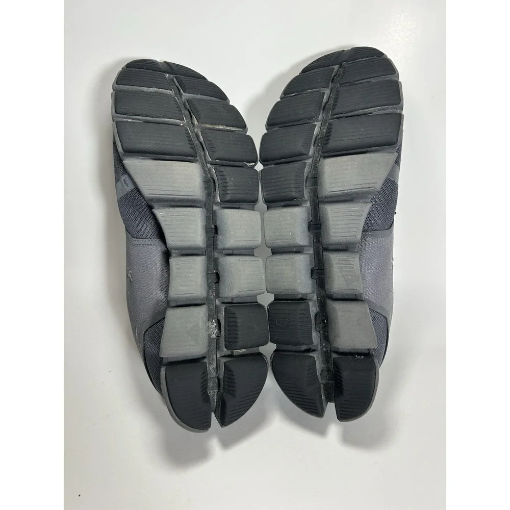 On Cloud 5 Waterproof Running Shoes Mens 9.5 Grey Black Swiss